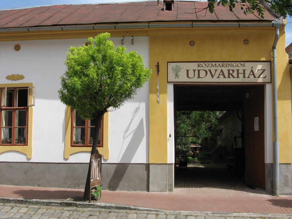 Rozmaringos Udvarhaz Dunafoldvar Exterior foto